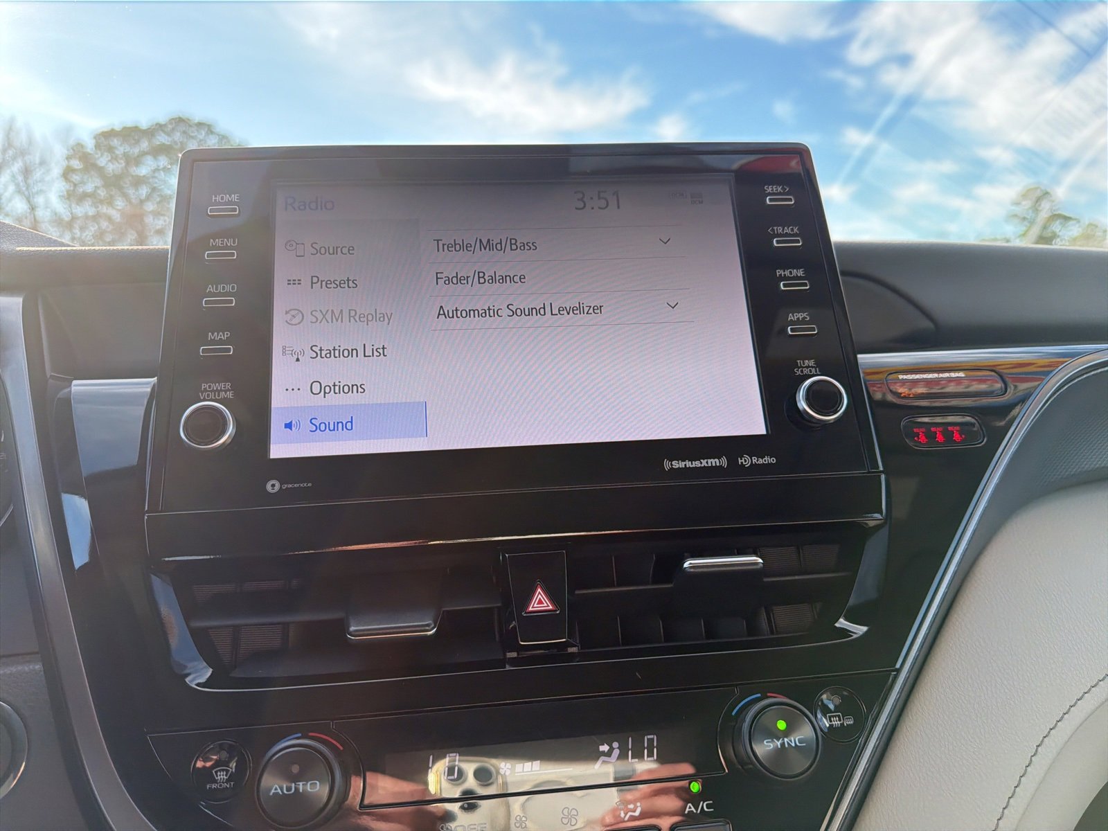 Used 2024 Toyota Camry SE image 11