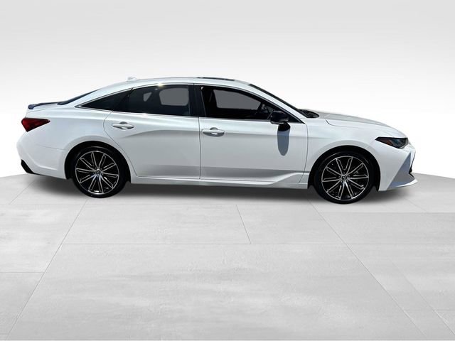 Used 2019 Toyota Avalon Touring FWD image 2