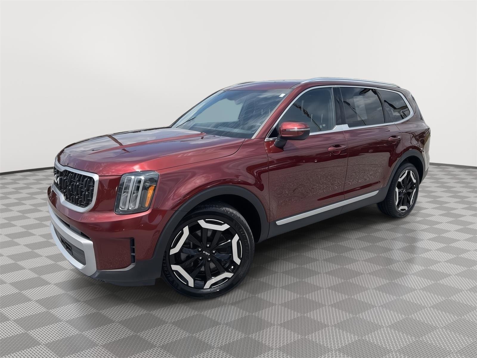 Used 2024 Kia Telluride EX w/ EX Captain's Chair Package image 3
