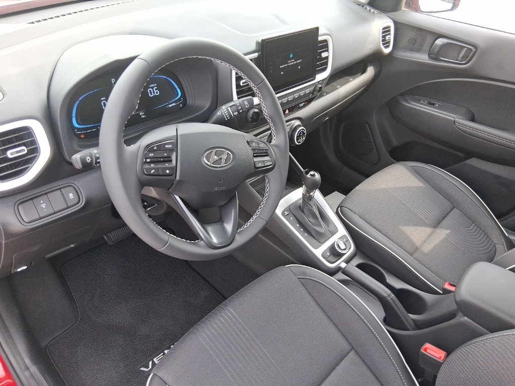 New 2025 Hyundai Venue Limited image 18