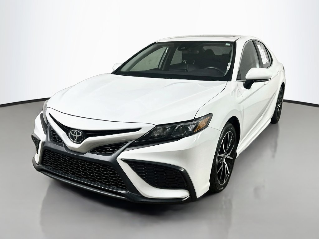 Used 2024 Toyota Camry SE FWD image 3