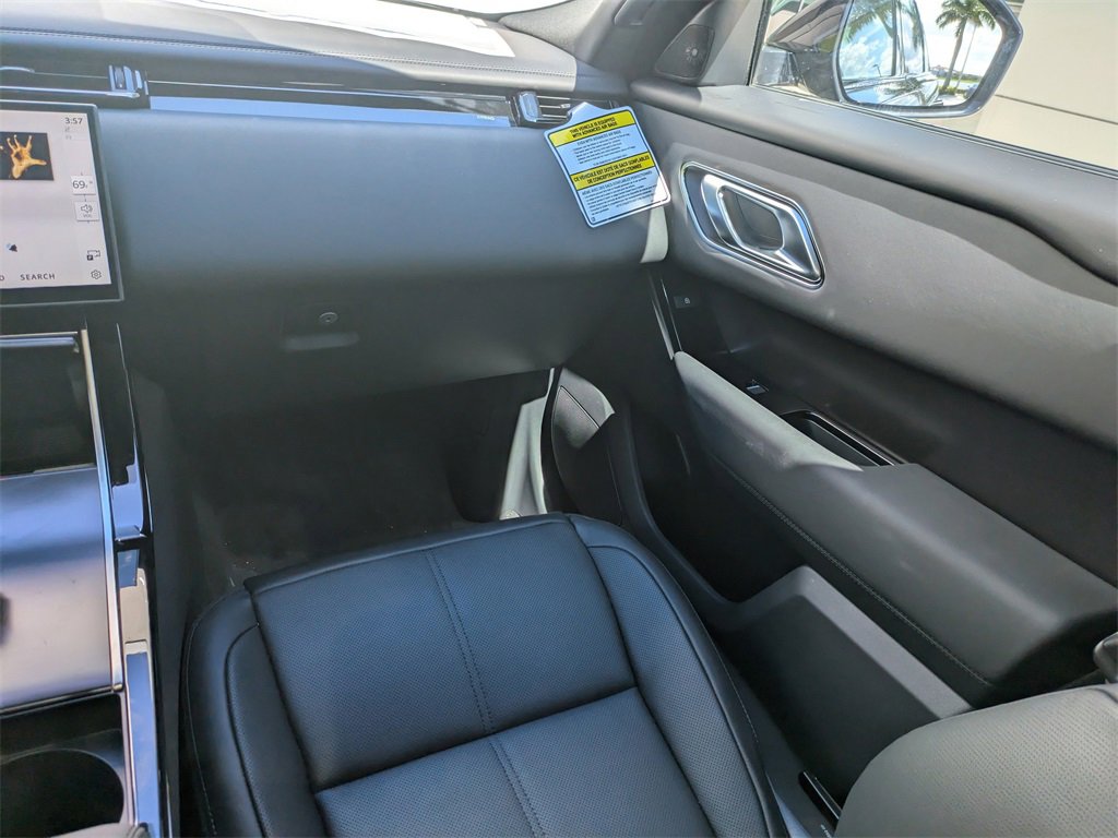New 2026 Land Rover Range Rover Velar Dynamic SE image 17