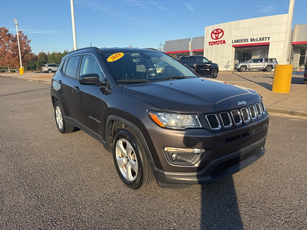 Used 2019 Jeep Compass Latitude image 1
