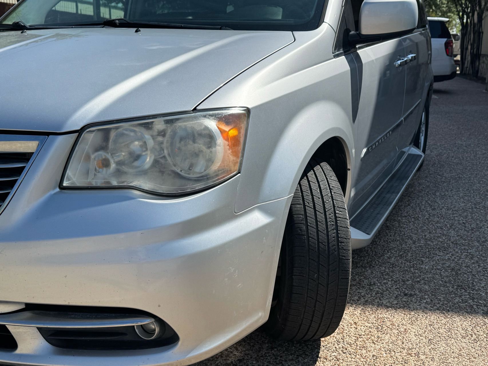 Used 2012 Chrysler Town & Country Touring w/ Entertainment Group #1 FWD image 3
