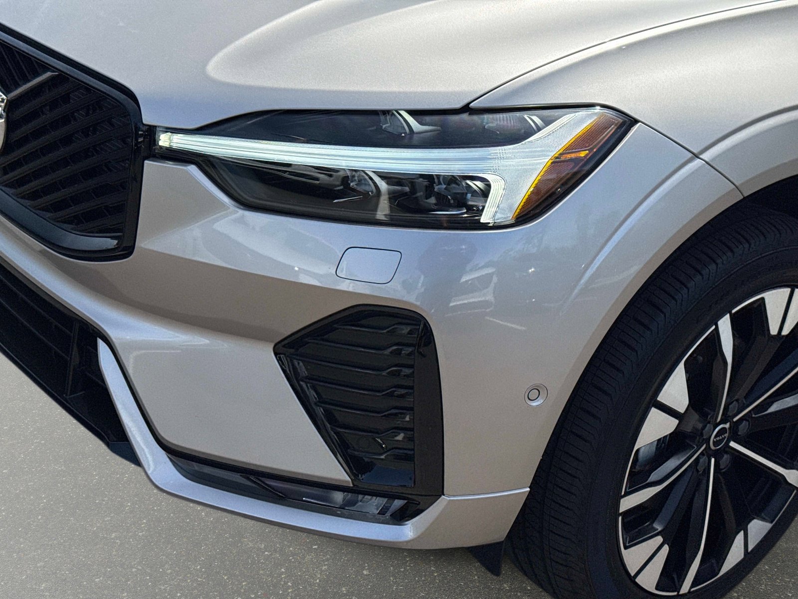 Used 2026 Volvo XC60 B5 Ultra w/ Protection Package Premier image 9