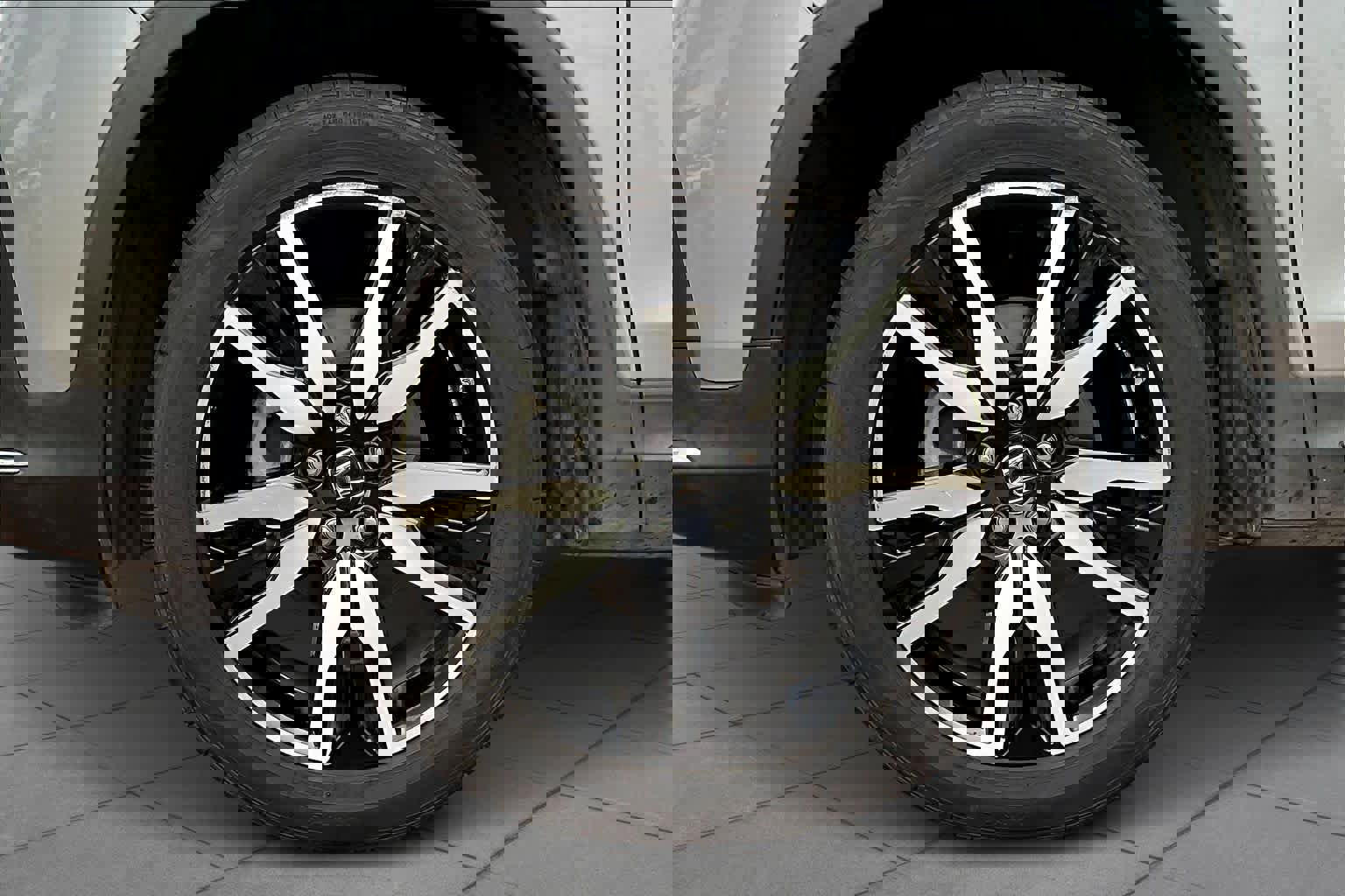 Used 2019 Honda Pilot Touring image 11