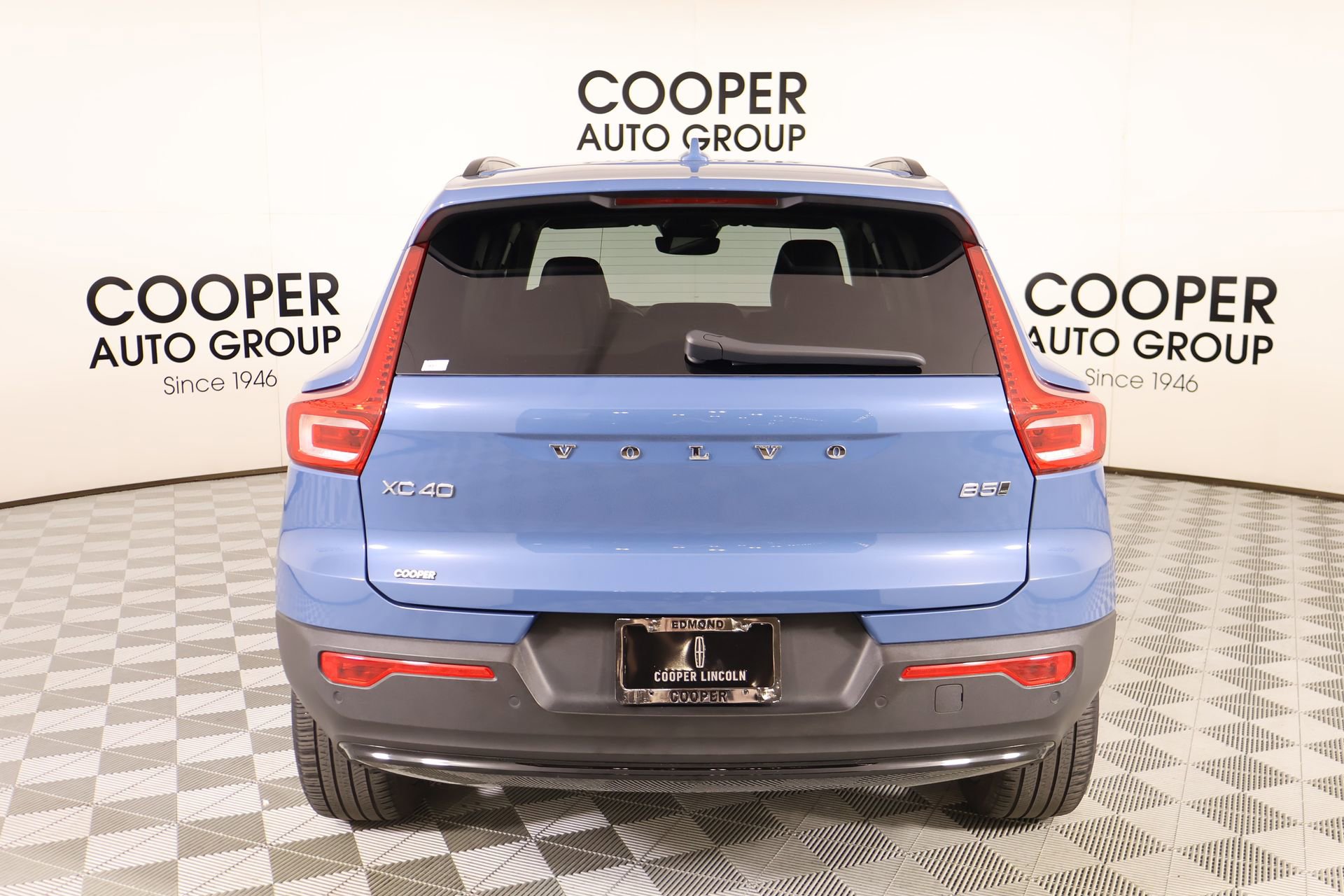 Used 2024 Volvo XC40 B5 Ultimate w/ Protection Package Premier image 23