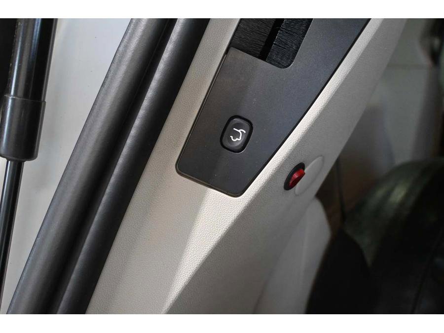 Used 2017 Dodge Grand Caravan SXT FWD image 26