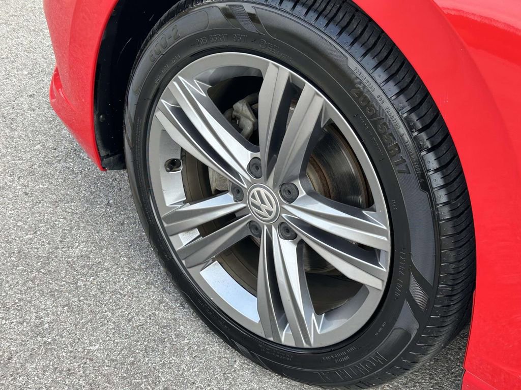 Used 2020 Volkswagen Jetta R-Line w/ R-Line Cold Weather Package image 9