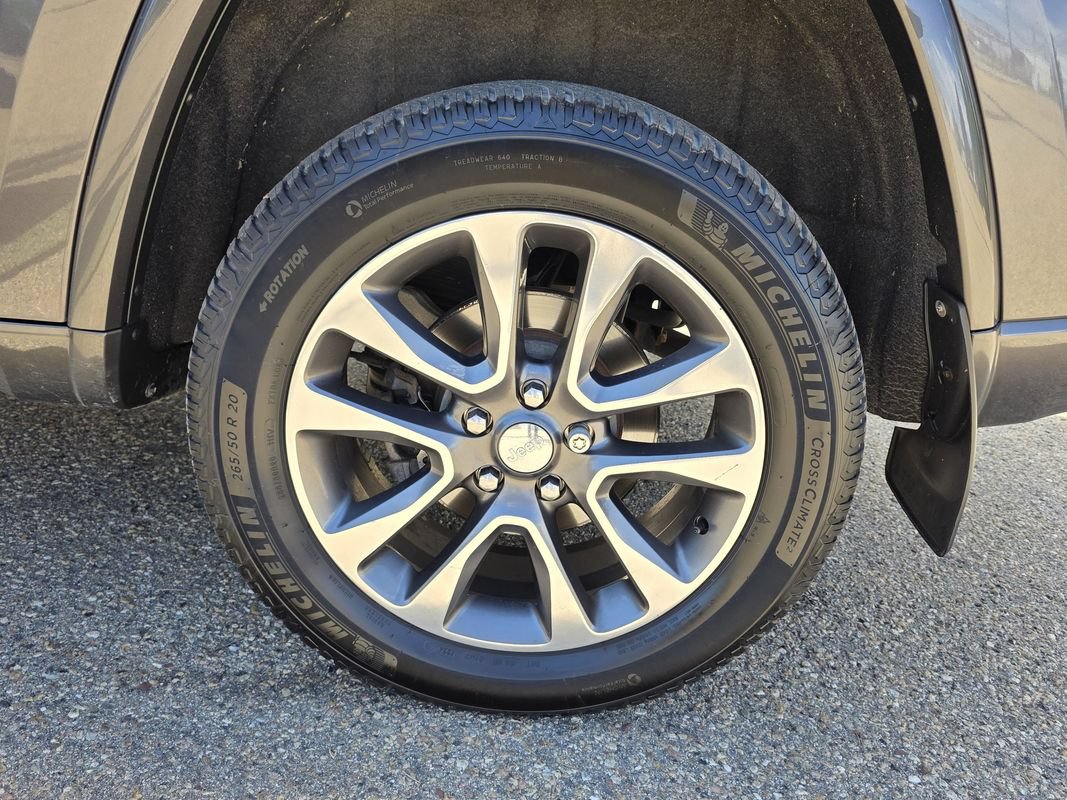 Used 2018 Jeep Grand Cherokee Overland AWD/4WD image 40