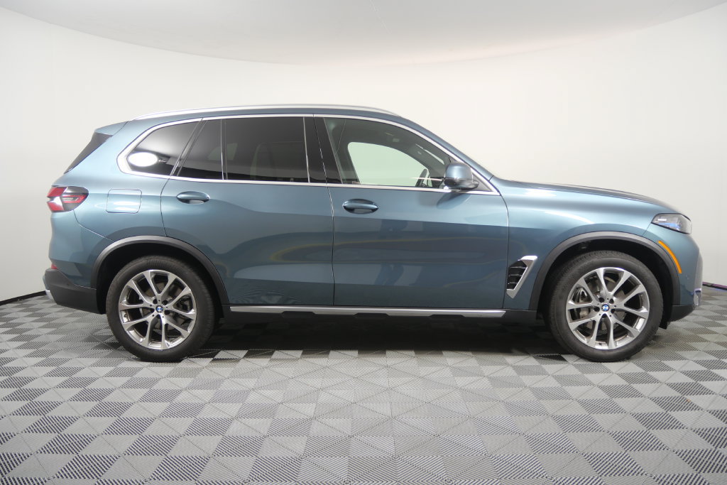 Certified 2026 BMW X5 xDrive40i AWD/4WD image 3
