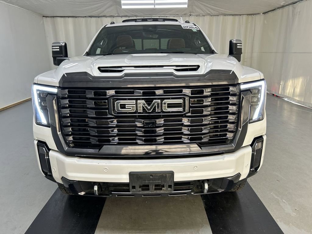 Used 2024 GMC Sierra 3500 Denali Ultimate AWD/4WD image 3
