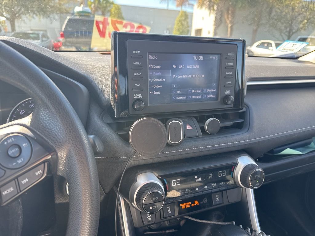 Used 2019 Toyota RAV4 XLE w/ Convenience Package image 4