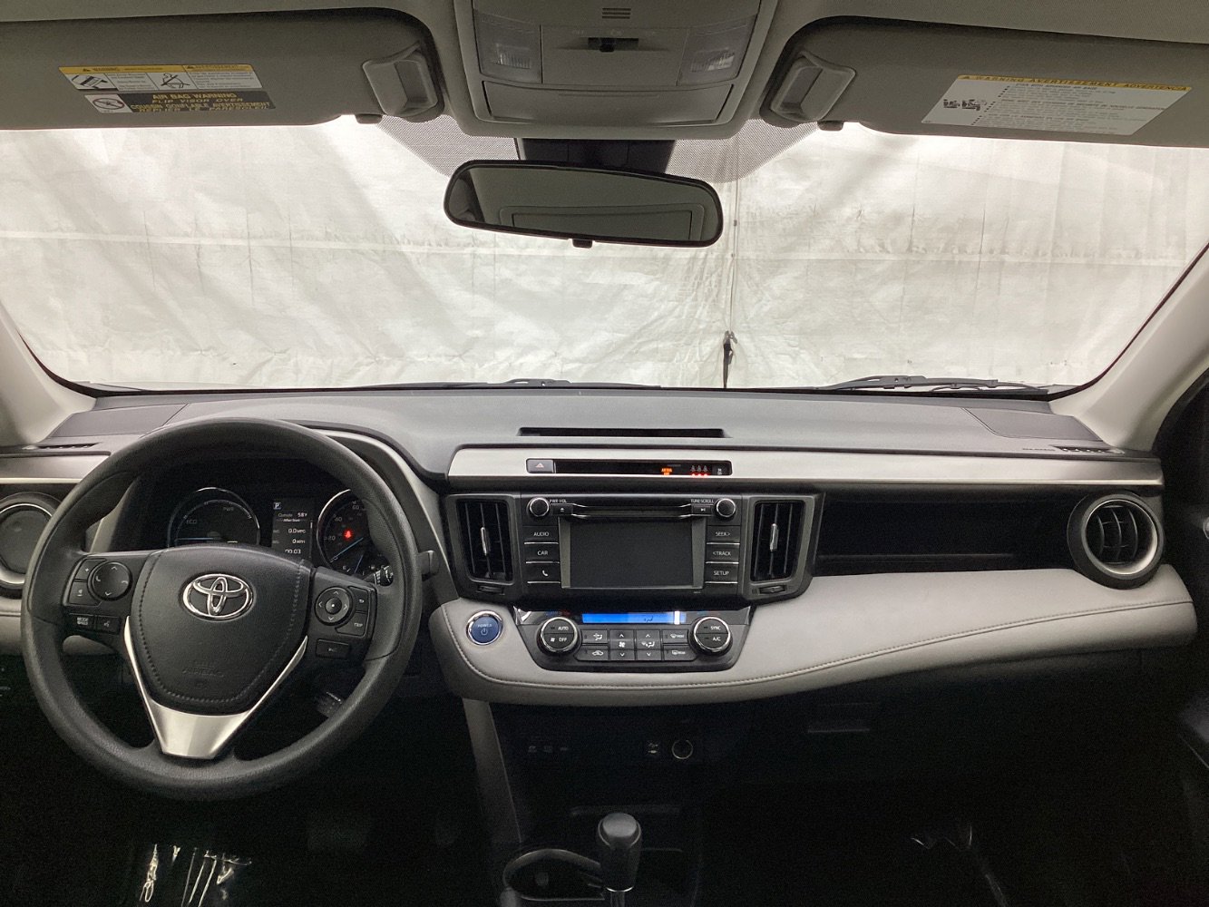 Used 2018 Toyota RAV4 LE image 27