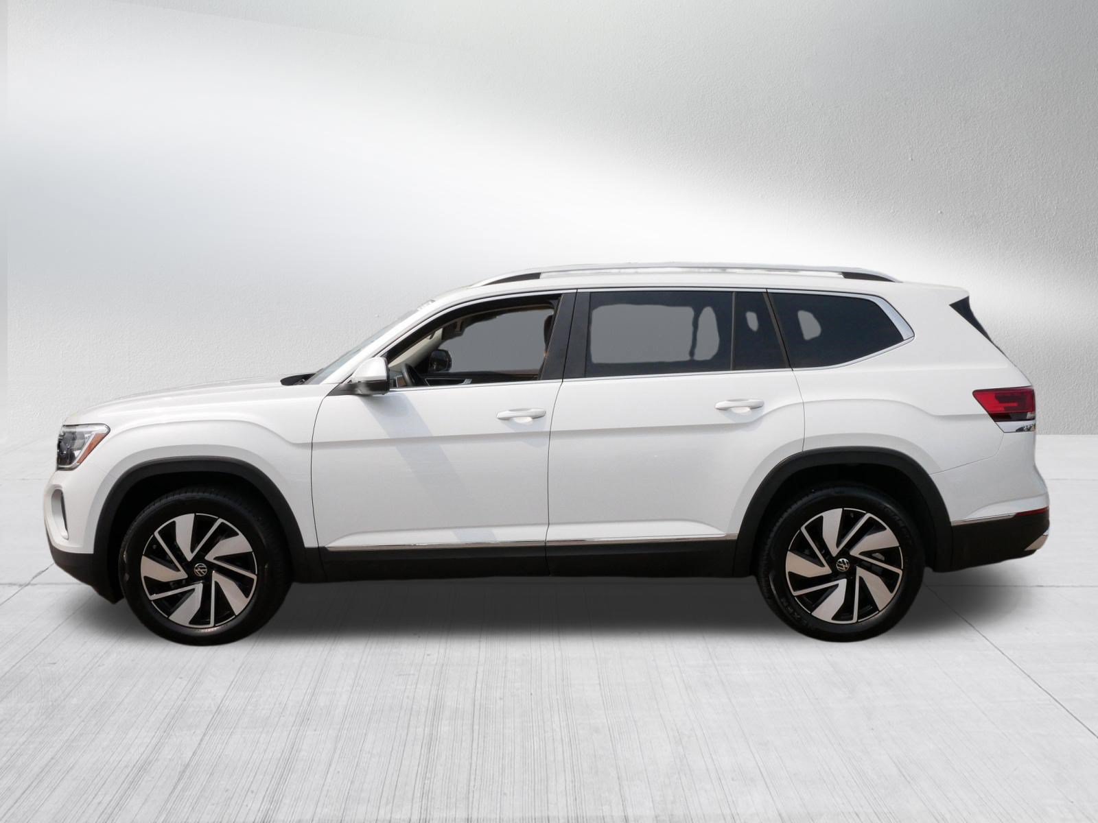 Used 2025 Volkswagen Atlas SEL AWD/4WD image 4