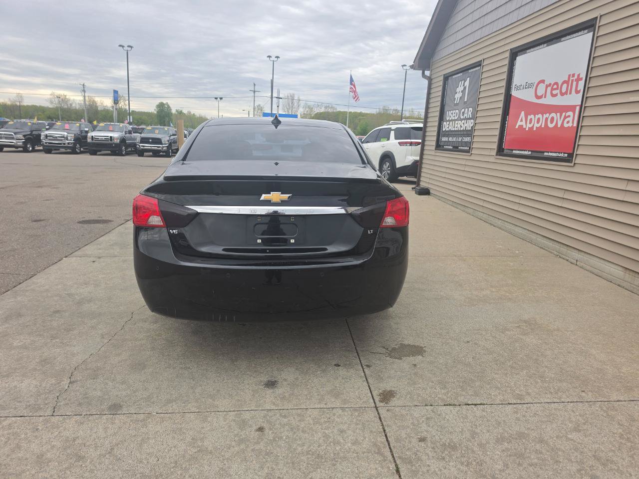Used 2017 Chevrolet Impala LT w/ Leather Package FWD image 7