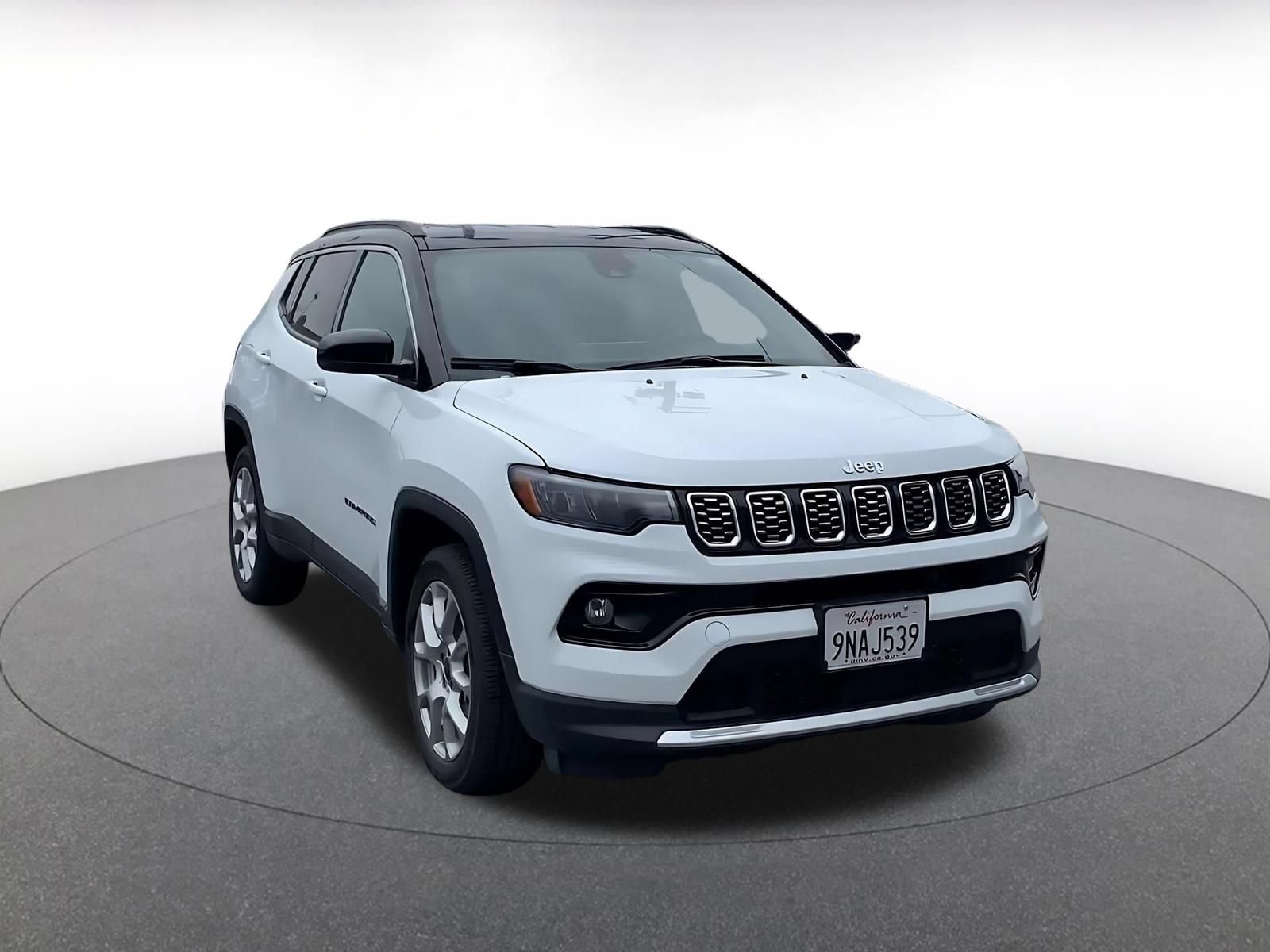 Used 2025 Jeep Compass Limited AWD/4WD image 3