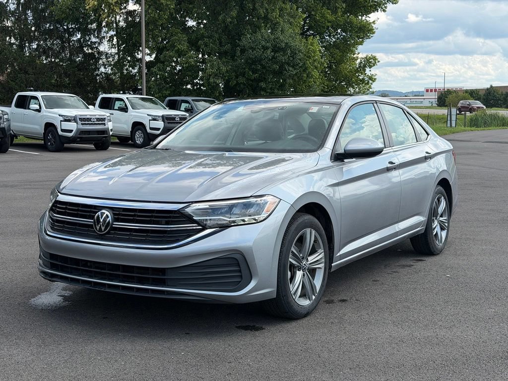 Used 2024 Volkswagen Jetta SE FWD image 2