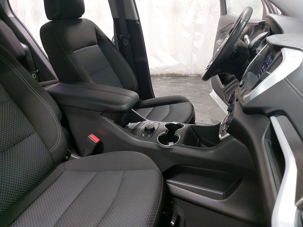 Used 2023 GMC Terrain SLE w/ Driver Convenience Package image 10