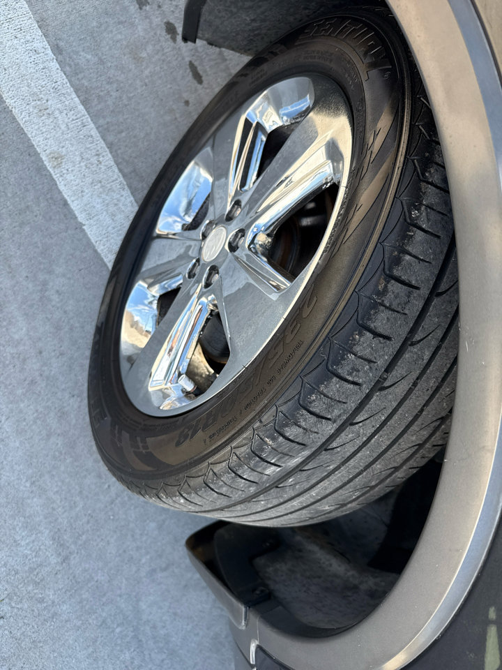 Used 2013 Buick Encore Premium FWD image 2