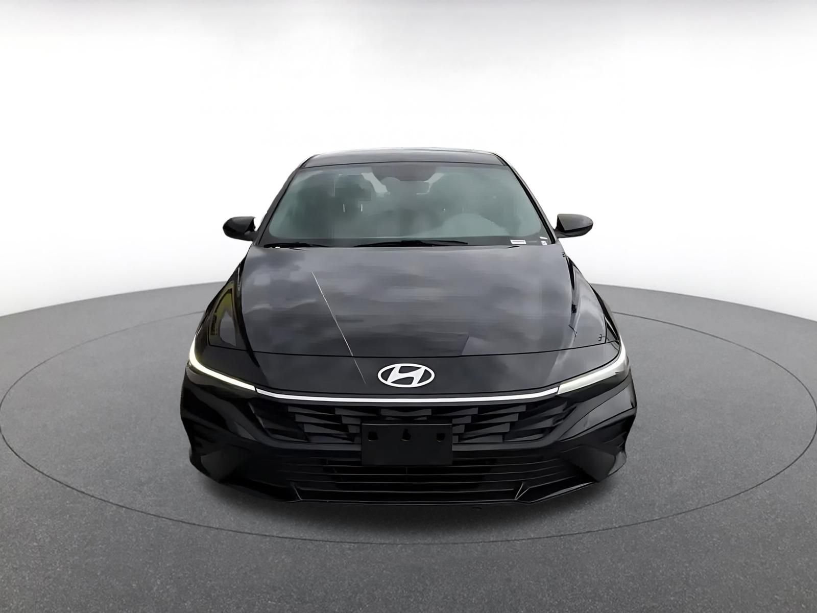 Used 2026 Hyundai Elantra Sport FWD image 4