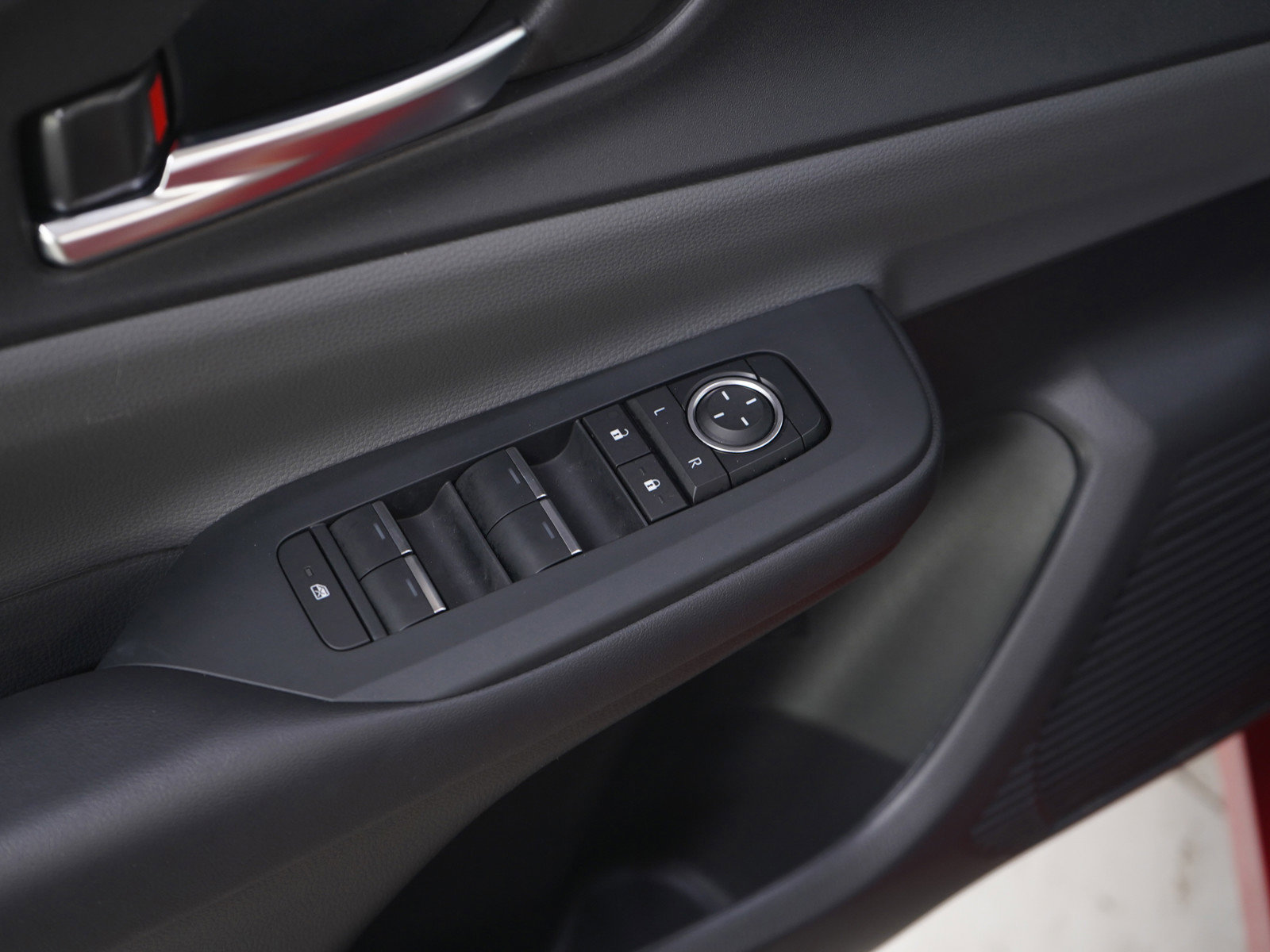 Used 2025 Toyota Prius XLE image 18