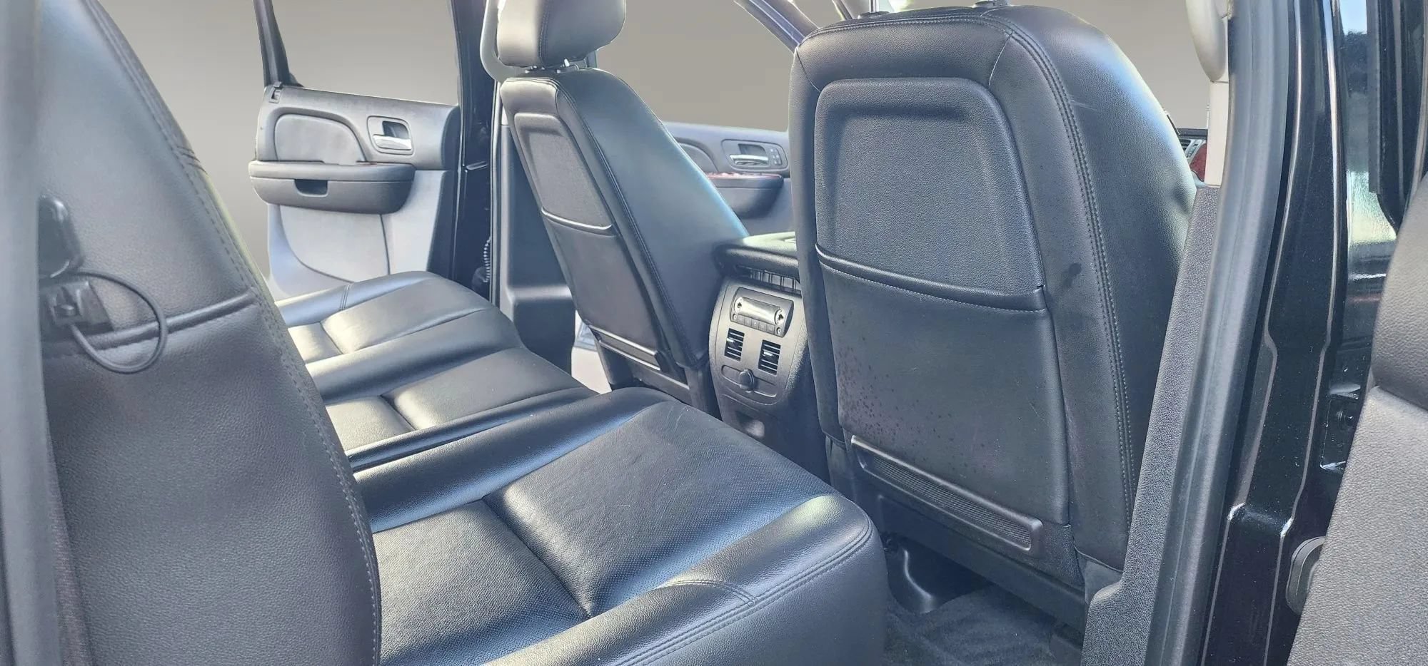 Used 2011 Chevrolet Avalanche LTZ AWD/4WD image 21