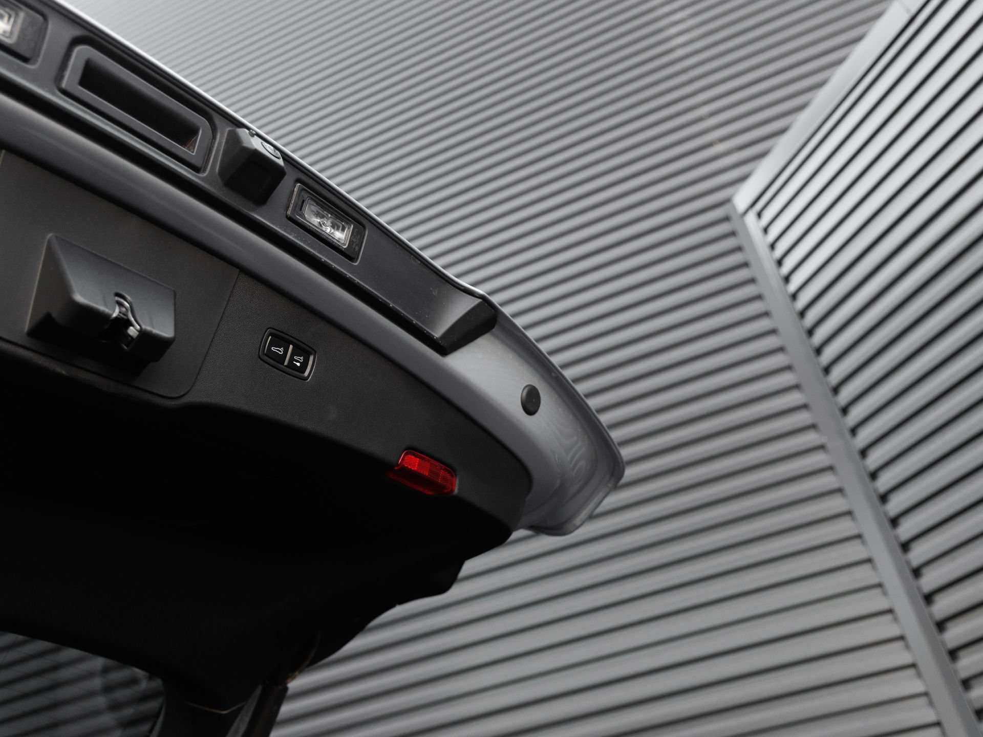 Certified 2025 Porsche Cayenne Coupe AWD/4WD image 30