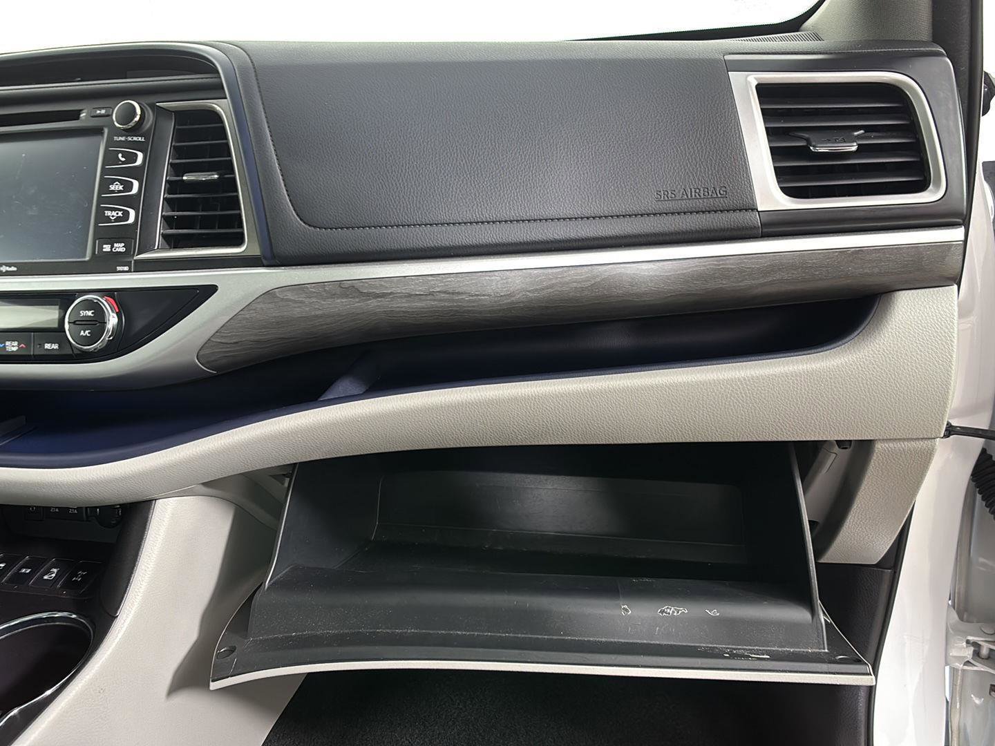 Used 2018 Toyota Highlander Limited Platinum AWD/4WD image 26