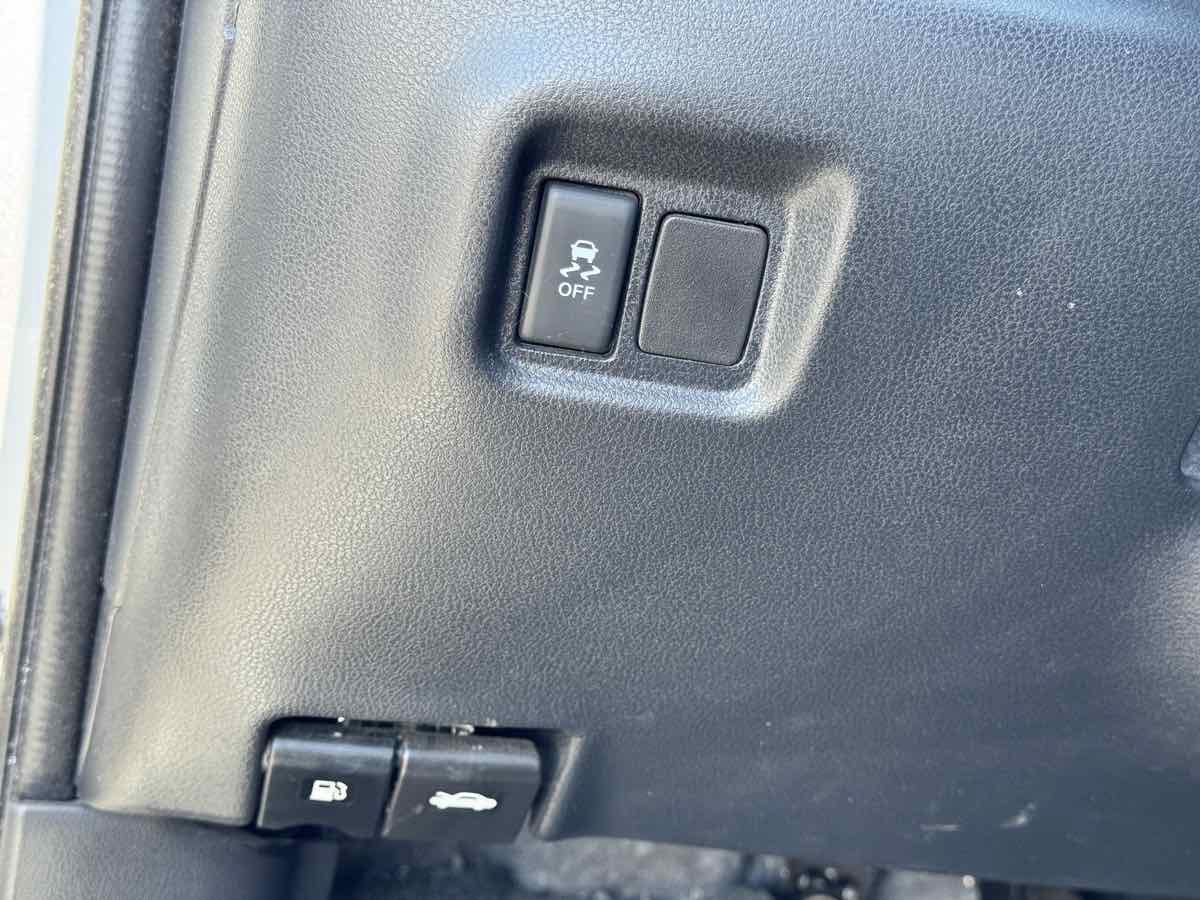 Used 2014 Nissan Versa S Plus FWD image 38