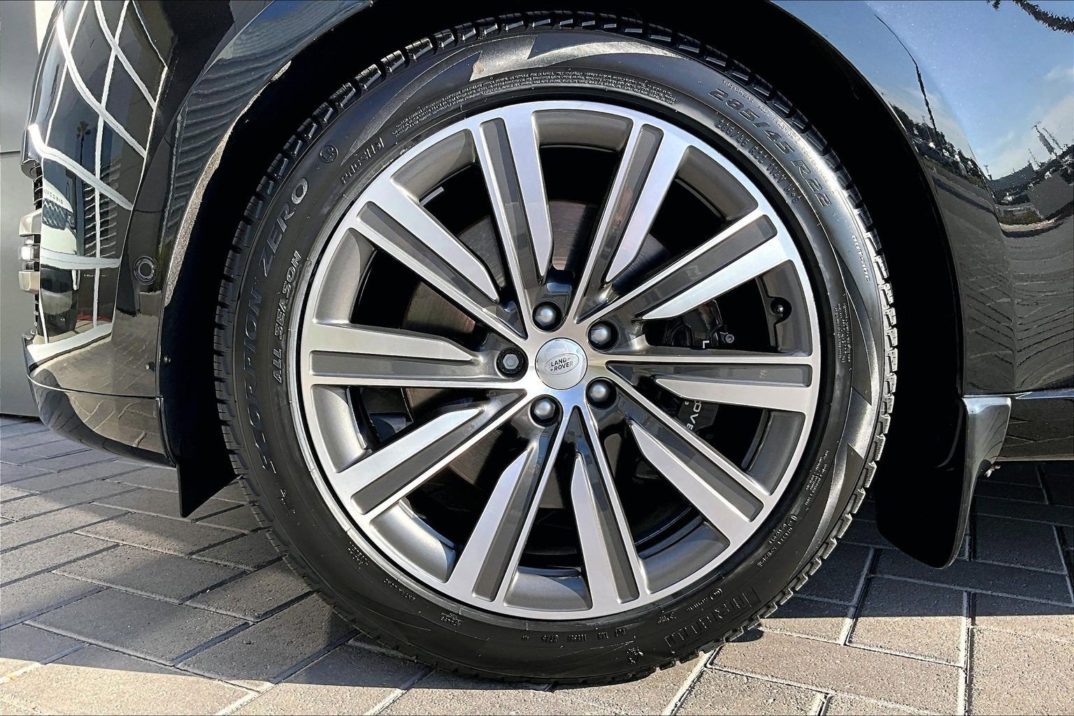 Used 2023 Land Rover Range Rover Long Wheelbase SE image 8