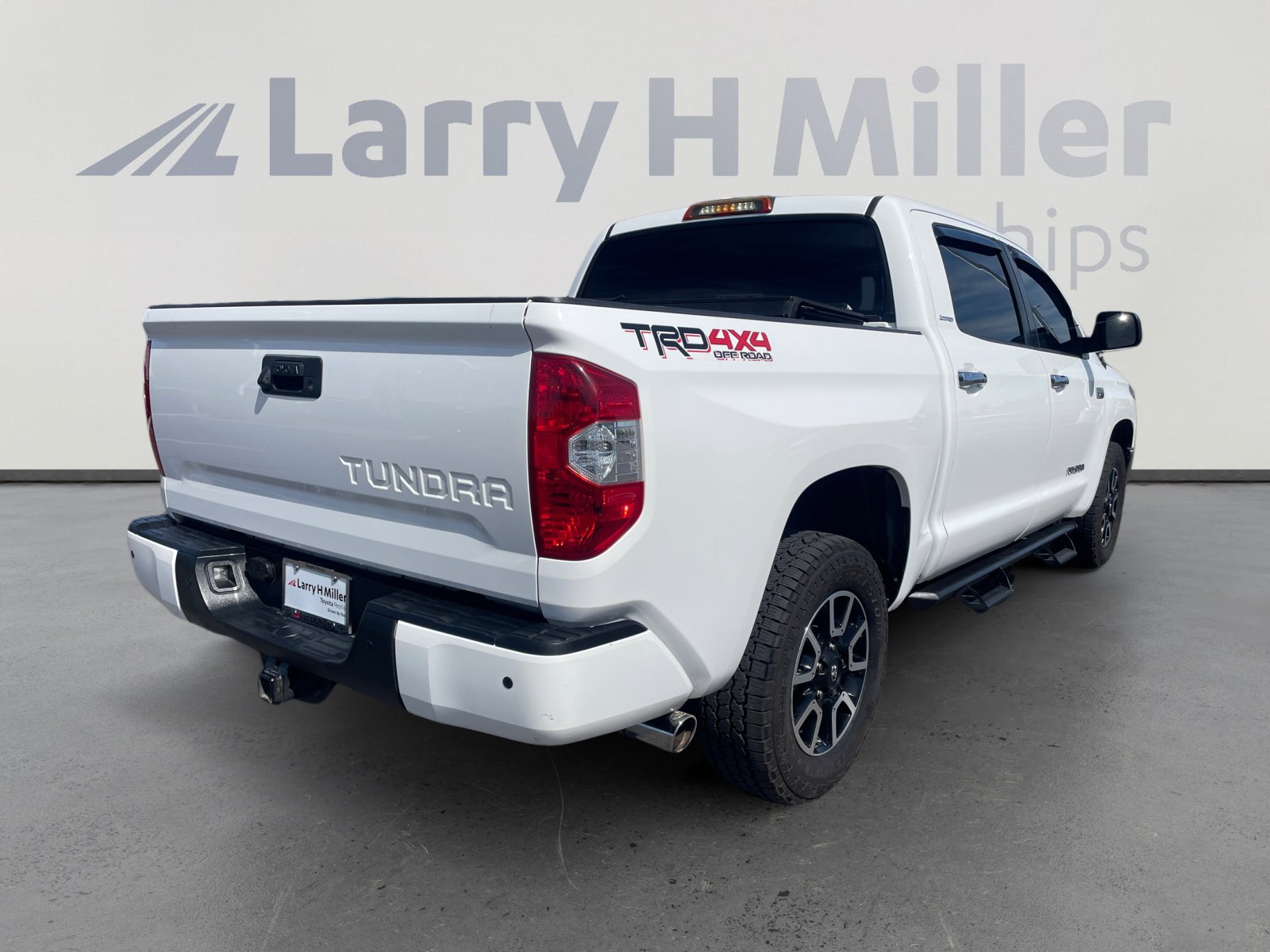 Used 2019 Toyota Tundra Limited w/ Limited Premium Package image 5