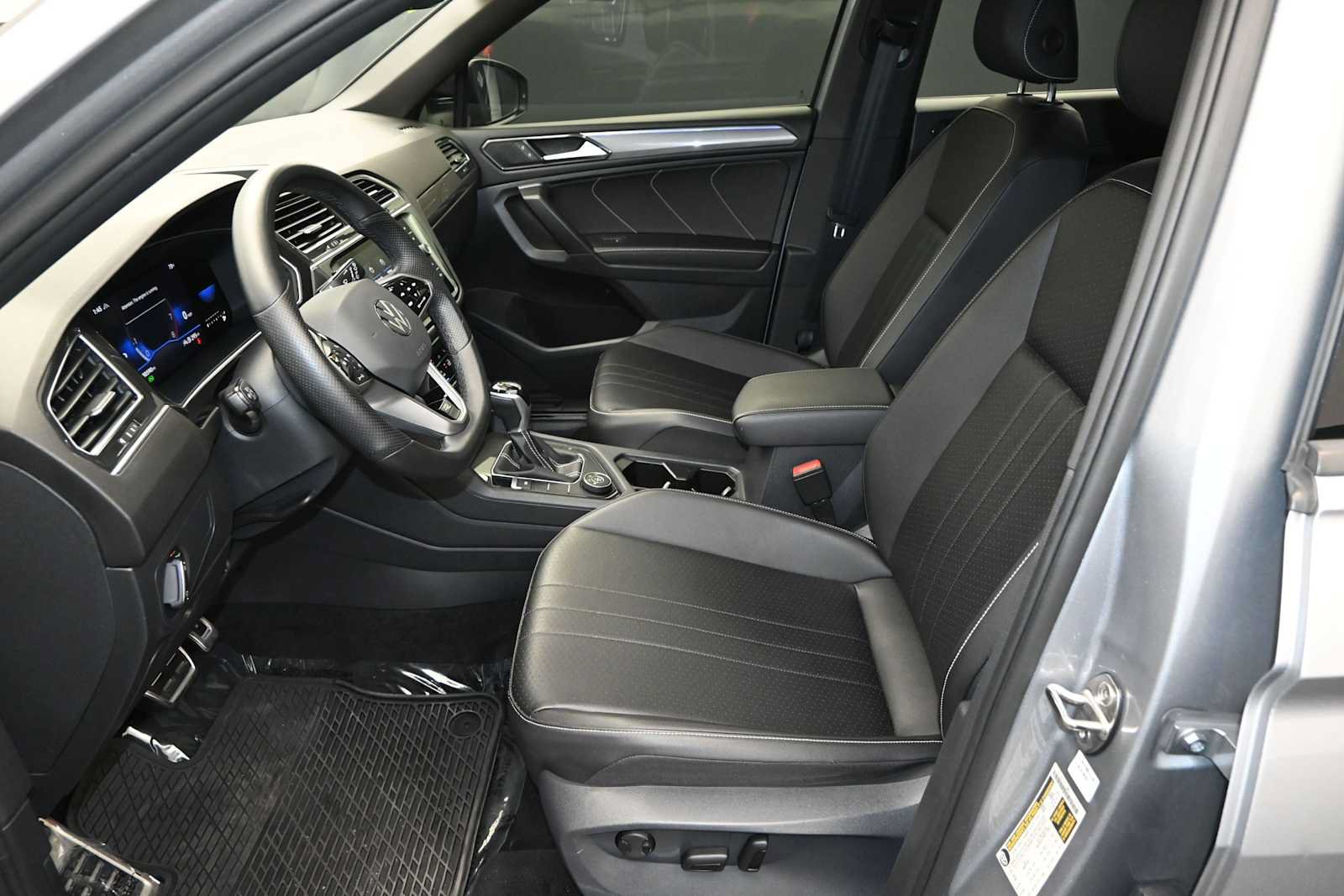 Used 2022 Volkswagen Tiguan SE R-Line AWD/4WD image 23