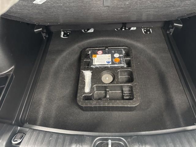 Used 2025 Jeep Compass Limited AWD/4WD image 11