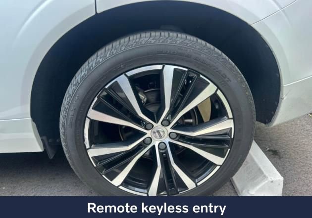 Used 2024 Volvo XC60 B5 Plus image 6