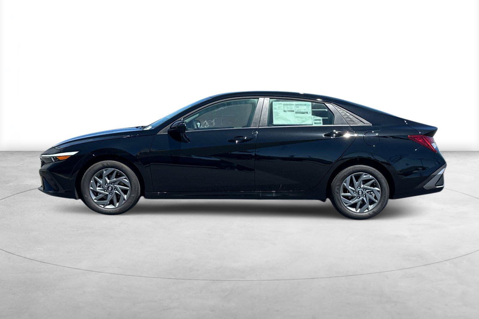 New 2026 Hyundai Elantra Hybrid FWD image 3