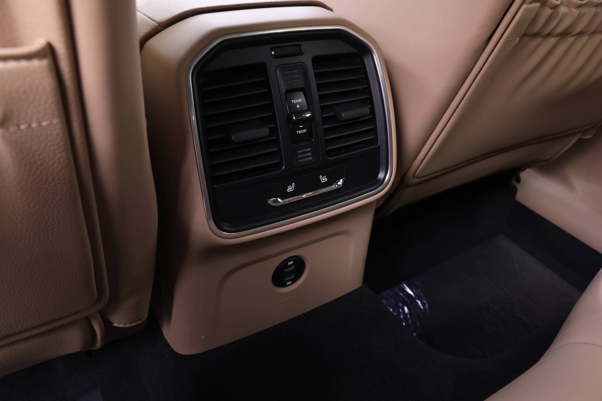 Used 2025 Porsche Macan image 17