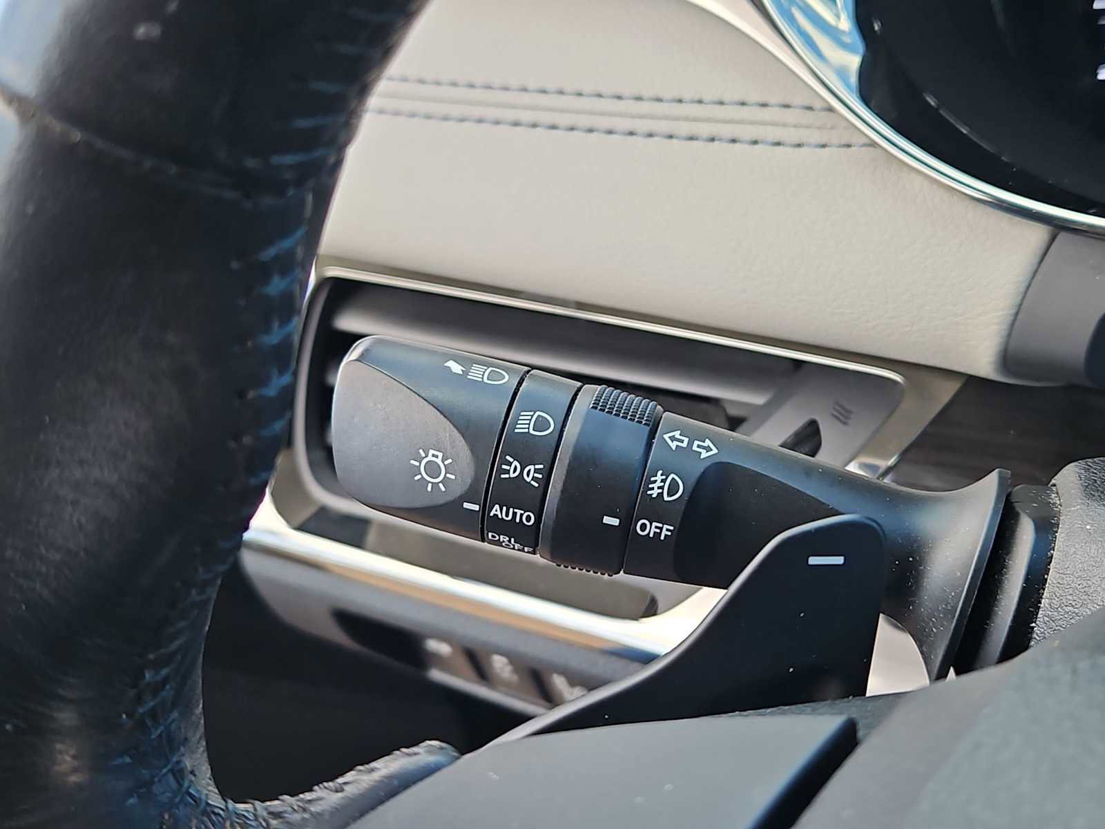 Used 2014 Toyota Avalon Limited image 28