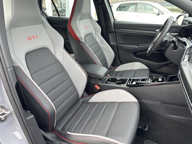 Used 2024 Volkswagen GTI SE image 18