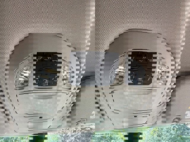 Used 2020 Chrysler Voyager Lxi image 28