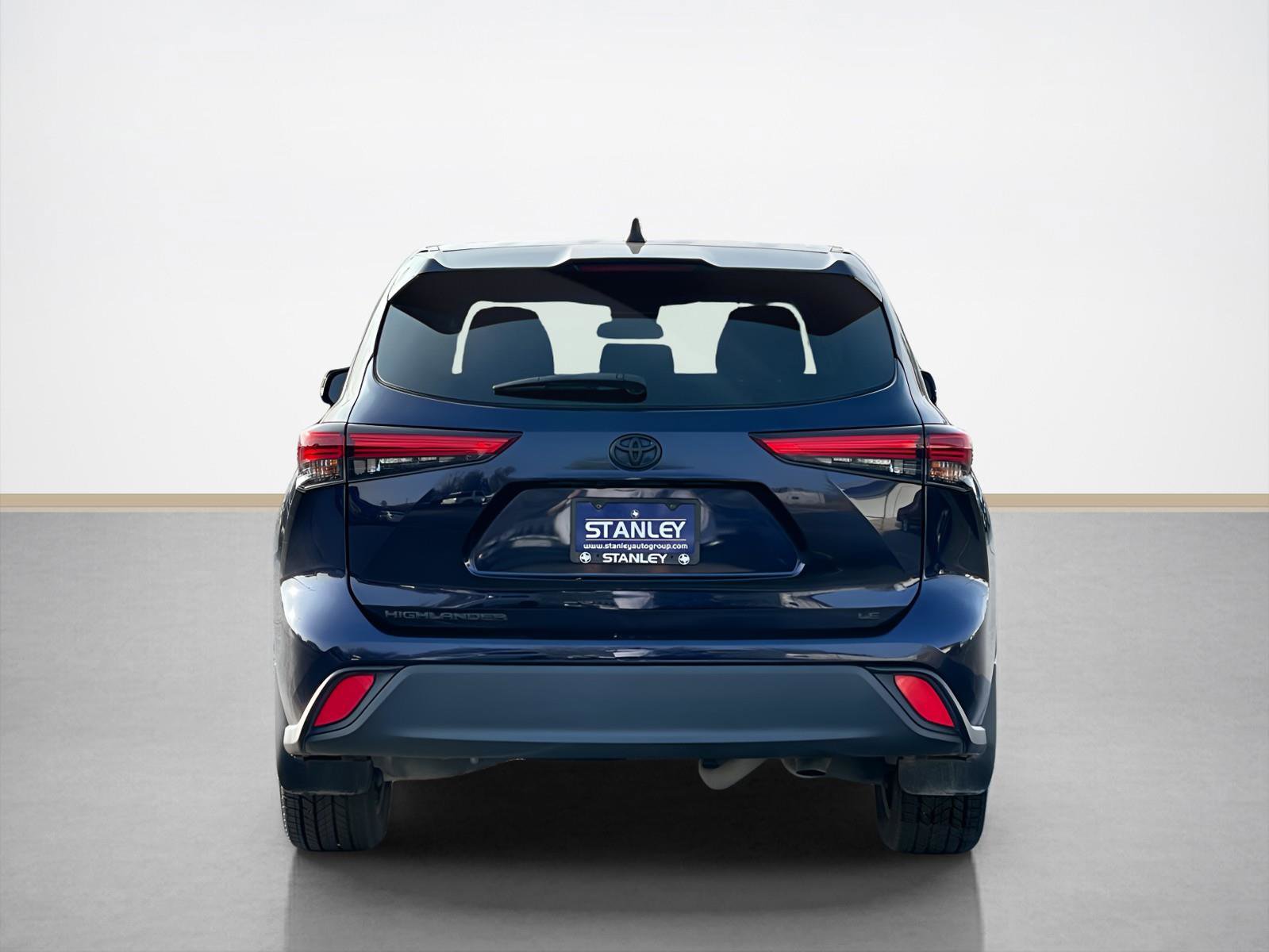 Used 2023 Toyota Highlander LE image 6