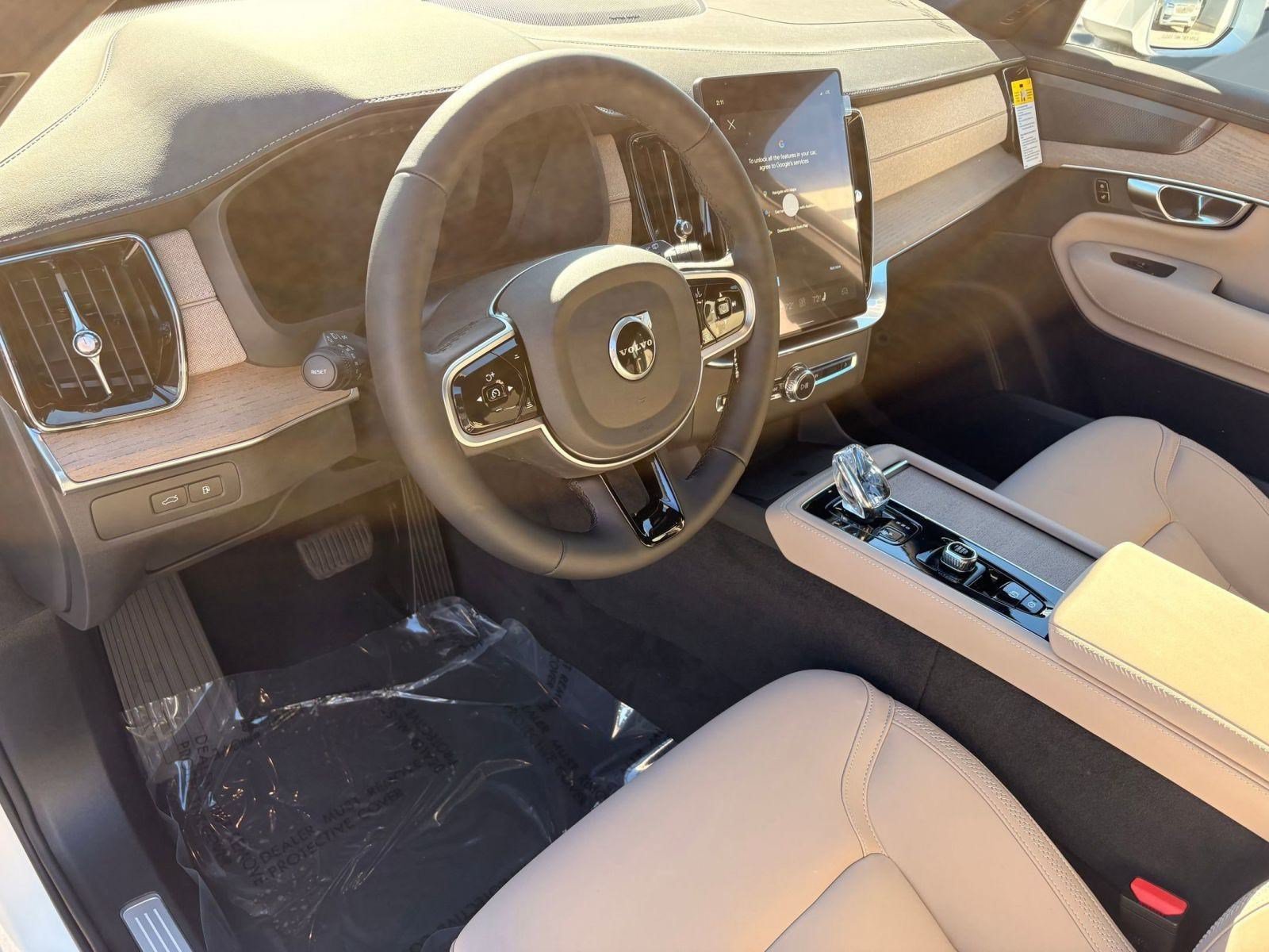 New 2026 Volvo XC90 T8 Plus w/ Protection Package AWD/4WD image 4