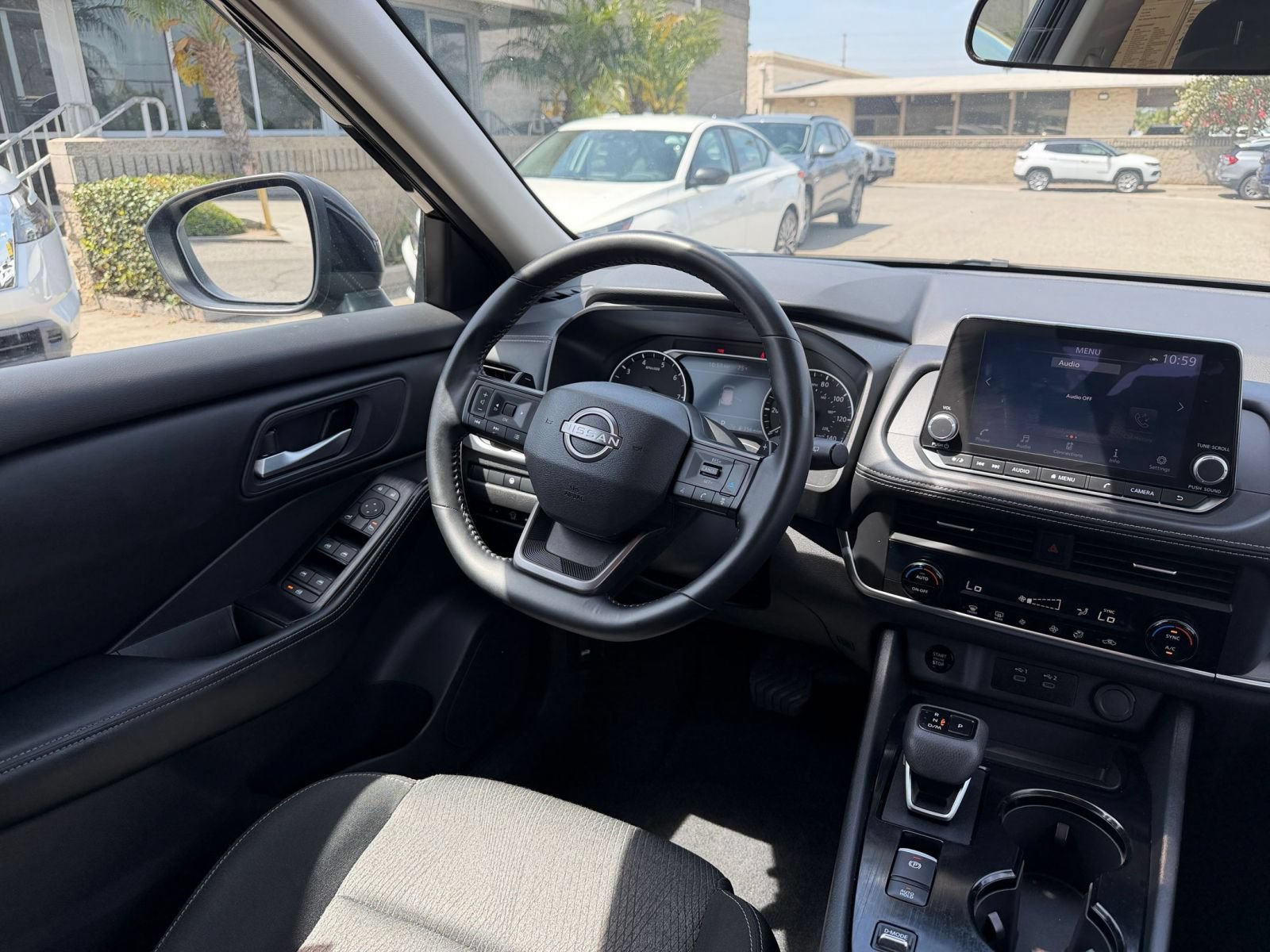 Used 2025 Nissan Rogue SV FWD image 36