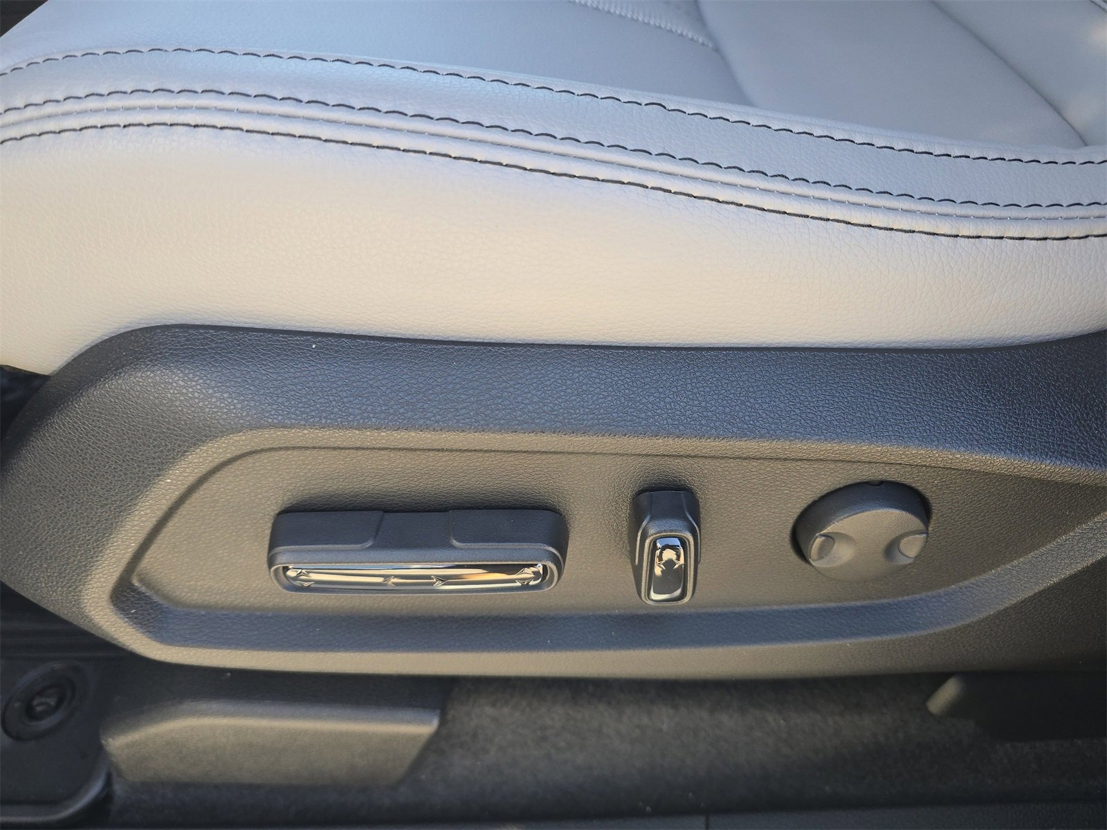 New 2025 Honda Pilot Touring image 10