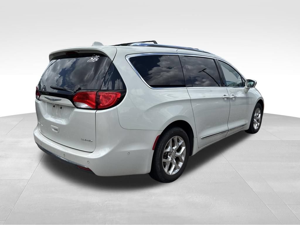 Used 2017 Chrysler Pacifica Limited FWD image 5