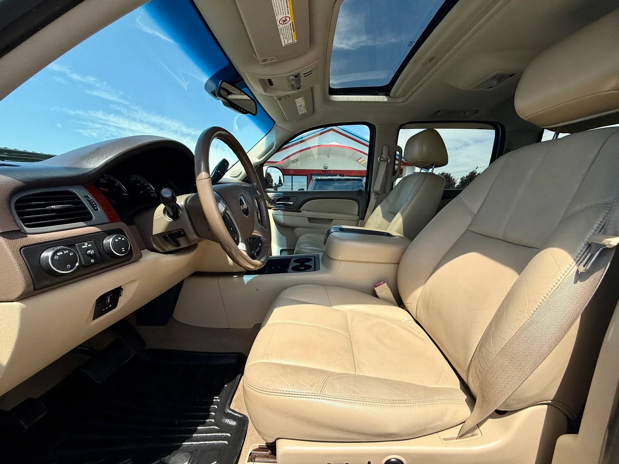 Used 2011 GMC Sierra 2500 SLT w/ SLT Convenience Package AWD/4WD image 9