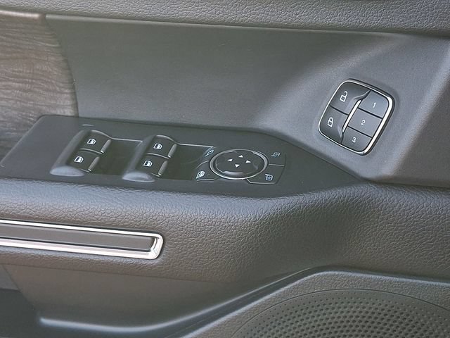 Used 2018 Ford Expedition Limited w/ Equipment Group 301A AWD/4WD image 26