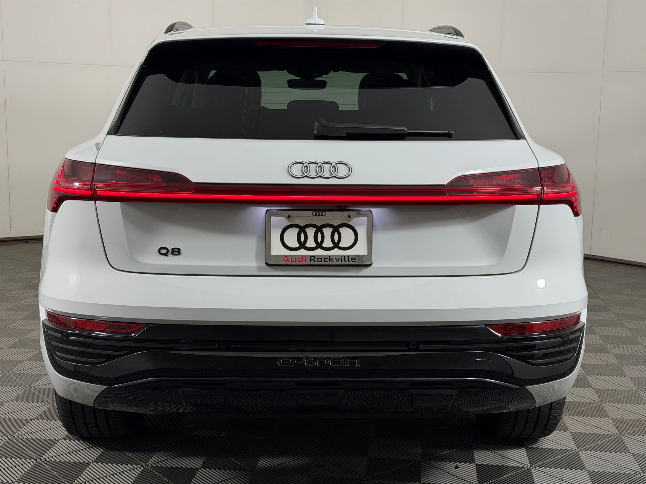 Used 2024 Audi Q8 e-tron Premium Plus w/ Premium Plus Package AWD/4WD image 10