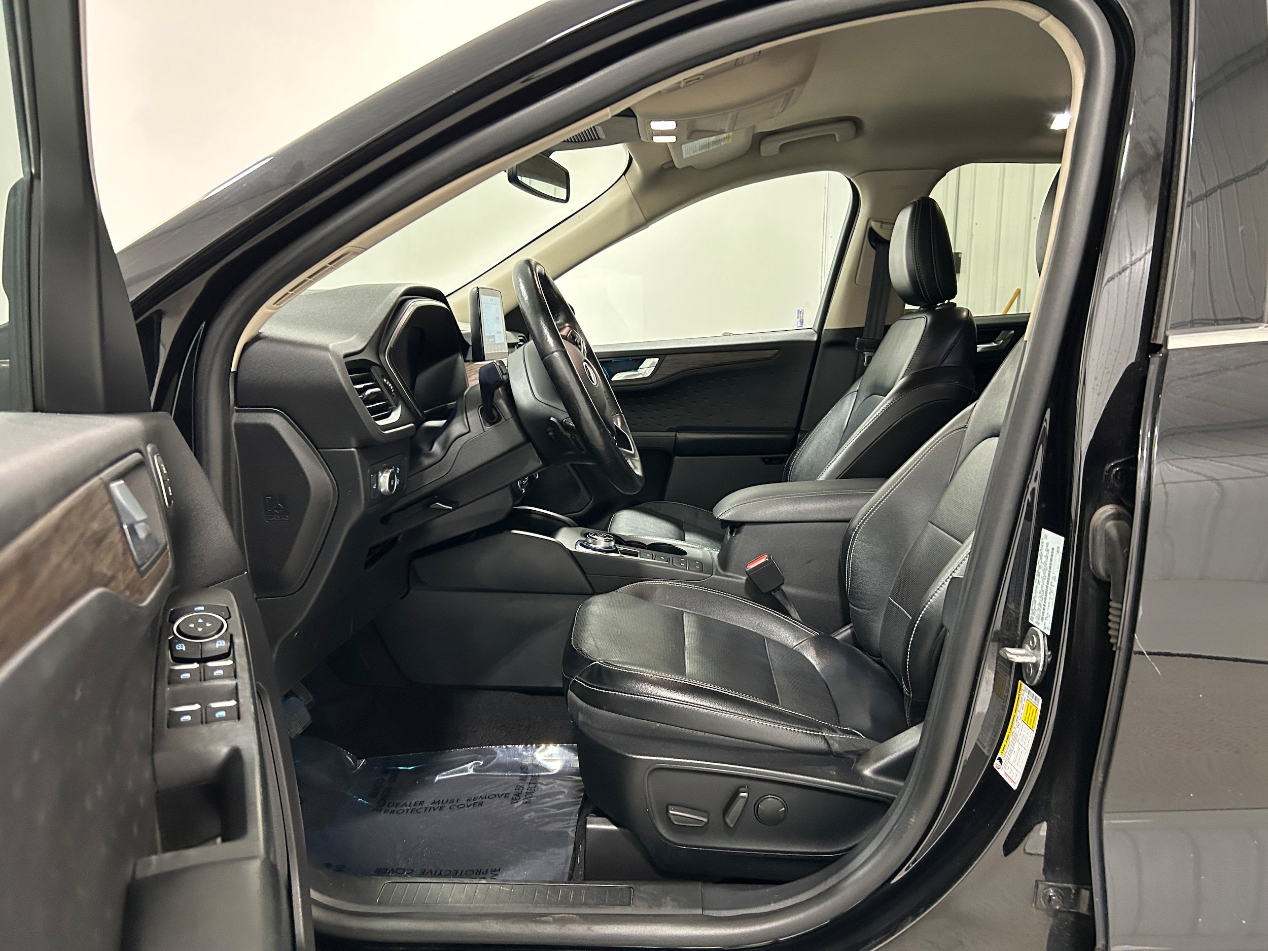 Used 2020 Ford Escape Titanium AWD/4WD image 4