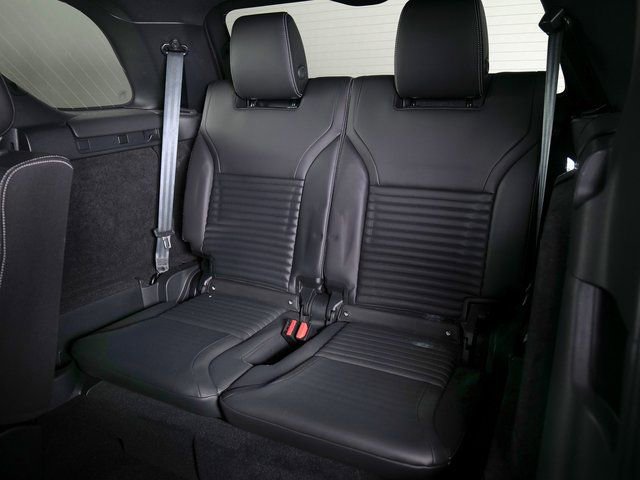 Used 2025 Land Rover Discovery S image 21
